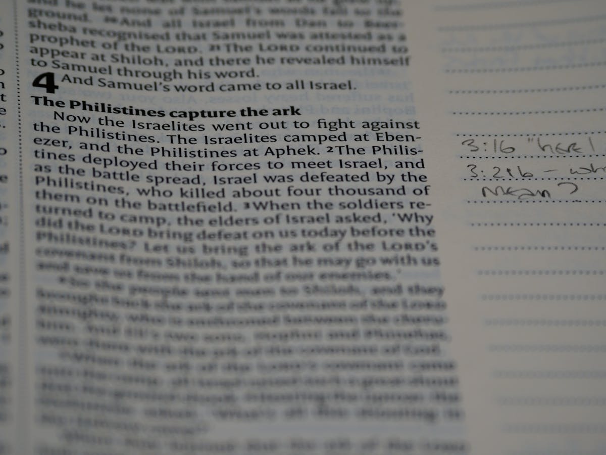 Pakistani bettor entering a 1xBet promo code on smartphone