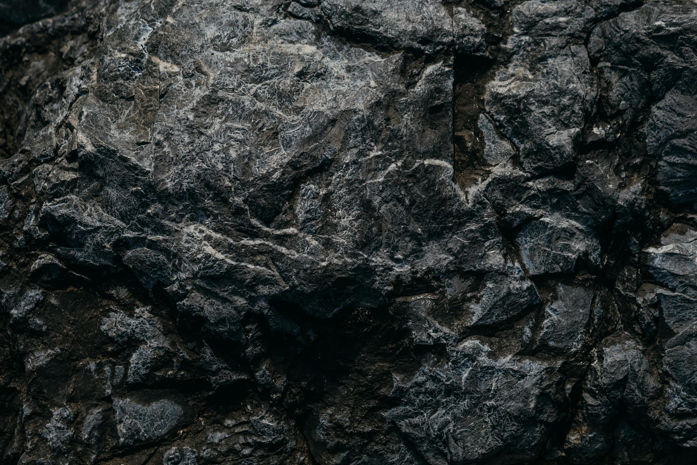 Close-Up Shot of a Gray Rock · Free Stock Photo