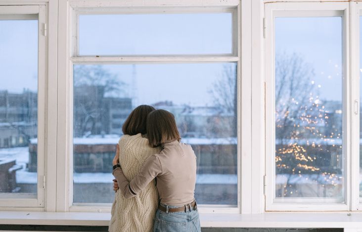 Online dating: starting a conversation on a niche platform
