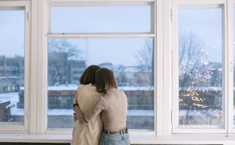 Online dating: starting a conversation on a niche platform