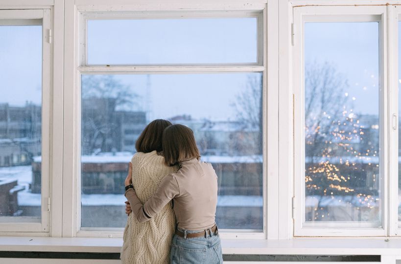 Online dating: starting a conversation on a niche platform