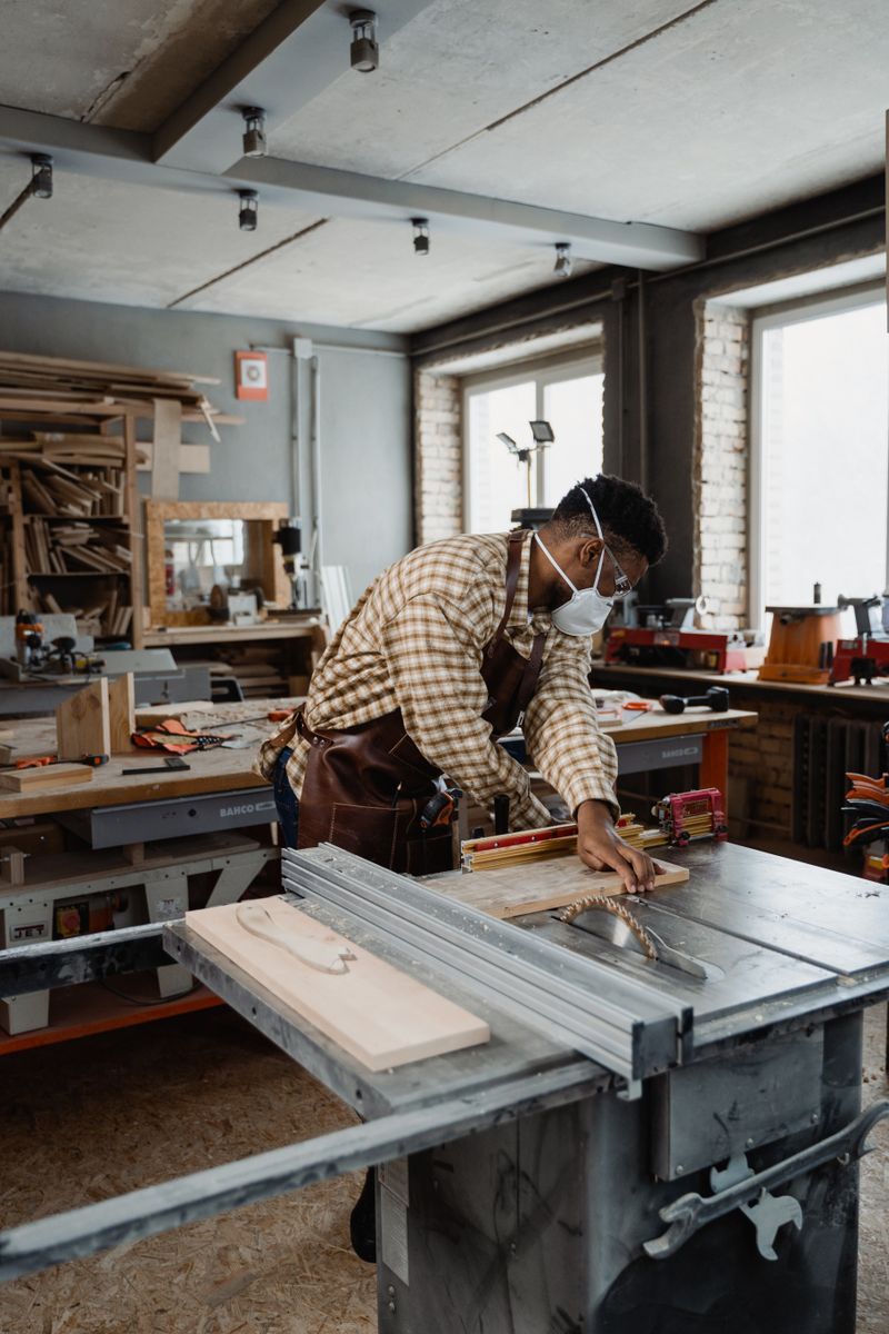 Table saw burning wood? Diagnose burn marks safely