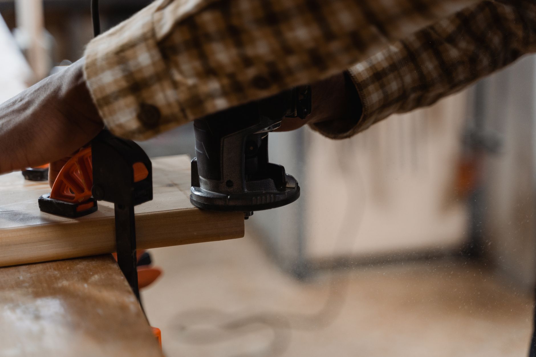 Best Wood Routers 2026: Fixed Base, Plunge & Combo Kit