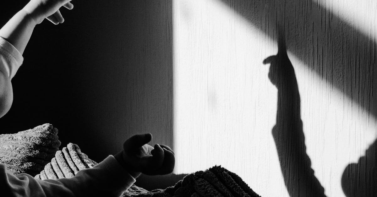 How to make easy shadow puppets with your hands