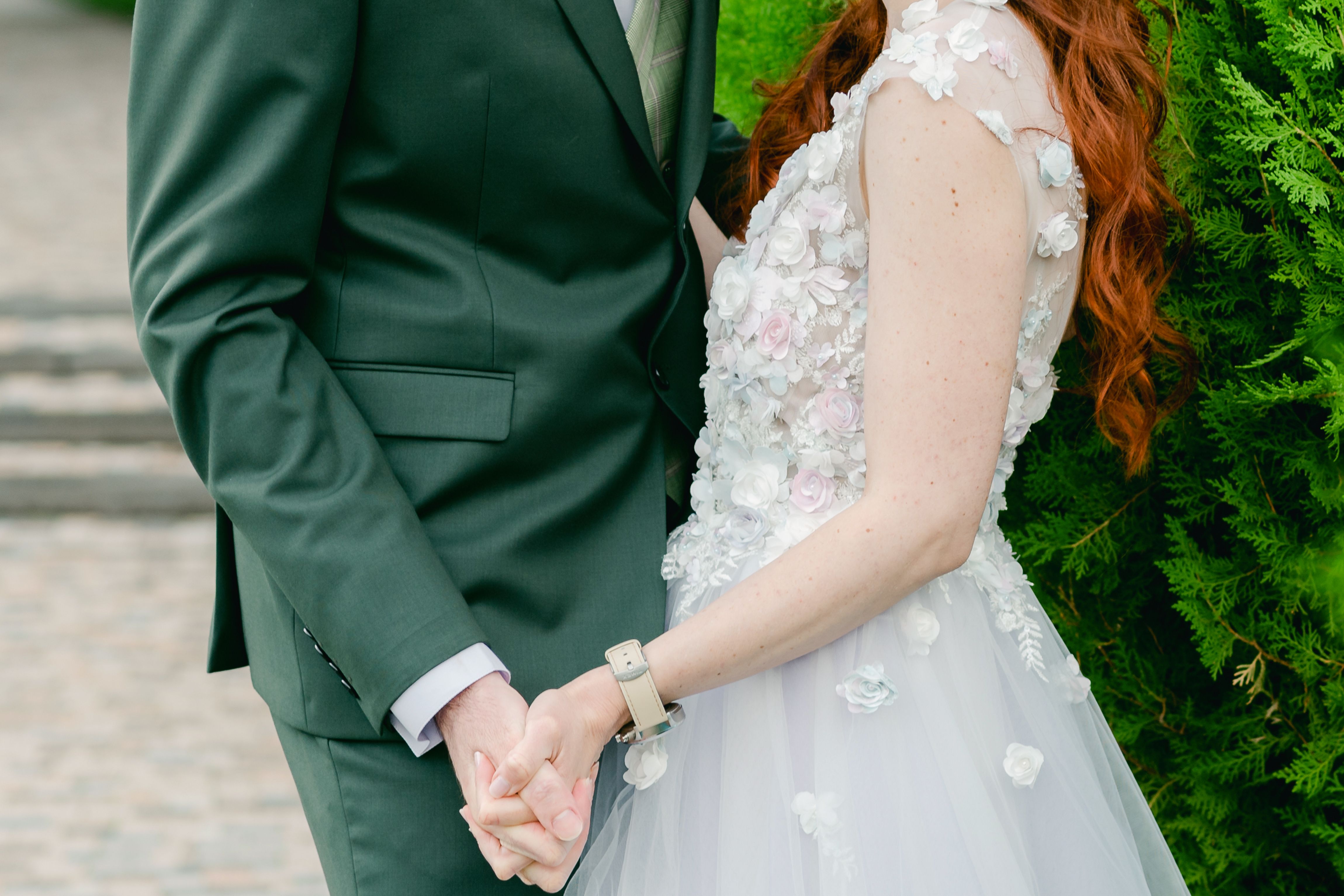 The Story Behind Taylor Swift’s Wedding Guest Jewelry—and Their Roots With Elizabeth Taylor