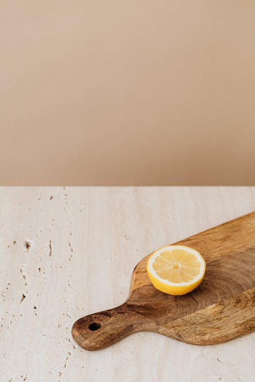 Ingyenes stockfotó citrom, csendélet, fa vágódeszka témában Stockfotó