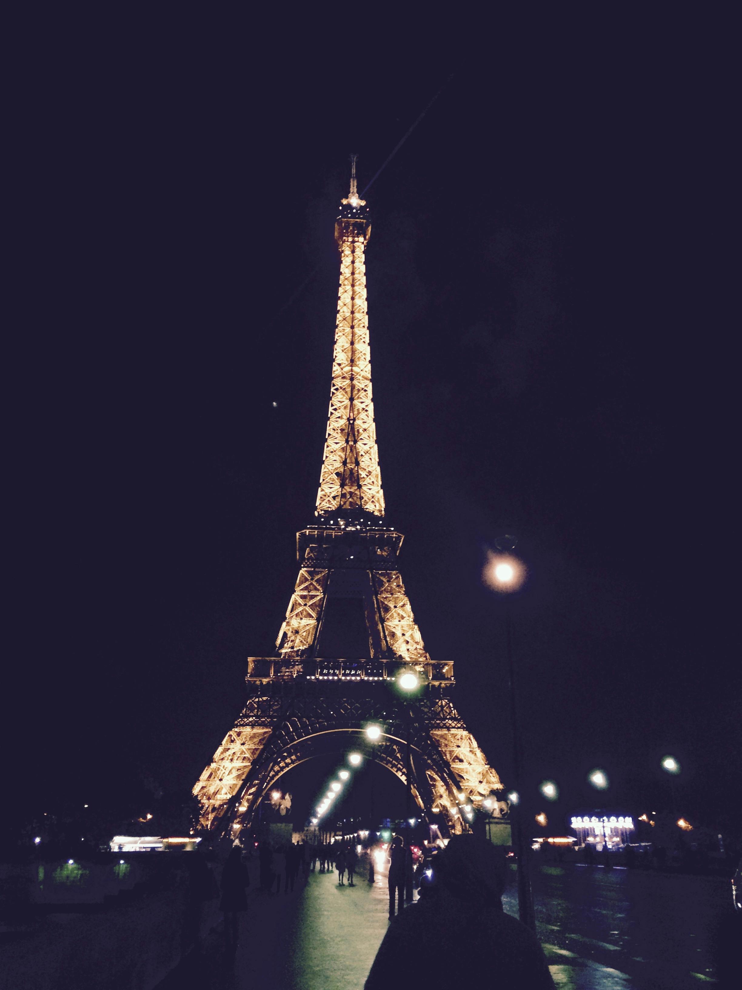 巴黎埃菲尔铁塔唯美夜景壁纸-壁纸图片大全