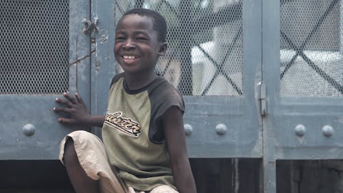 Gratis stockfoto met aanbiddelijk, Afrikaanse jongen, blij Stockfoto