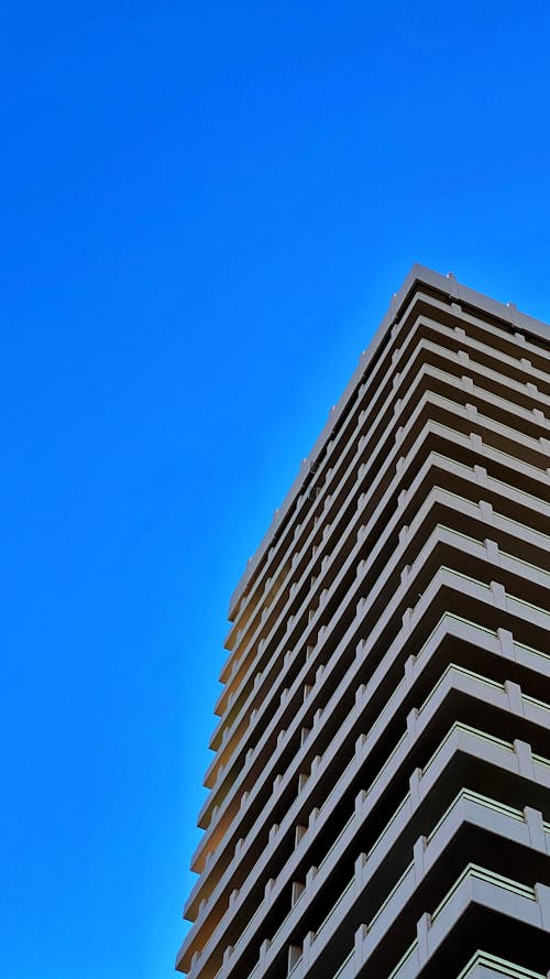 Základová fotografie zdarma na téma budova, iphone pozadí, modrá obloha