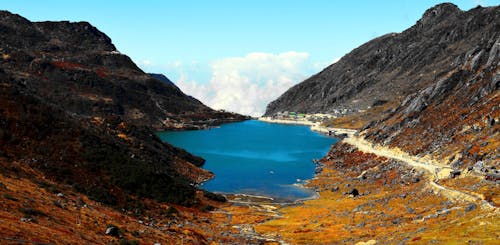 Foto Gunung Hitam Dan Coklat