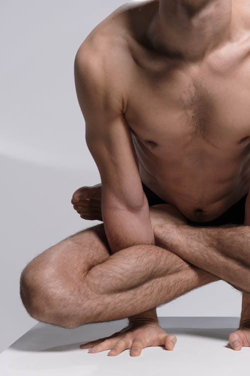 Free A Contortionist Lifting His Body Using His Hands Stock Photo