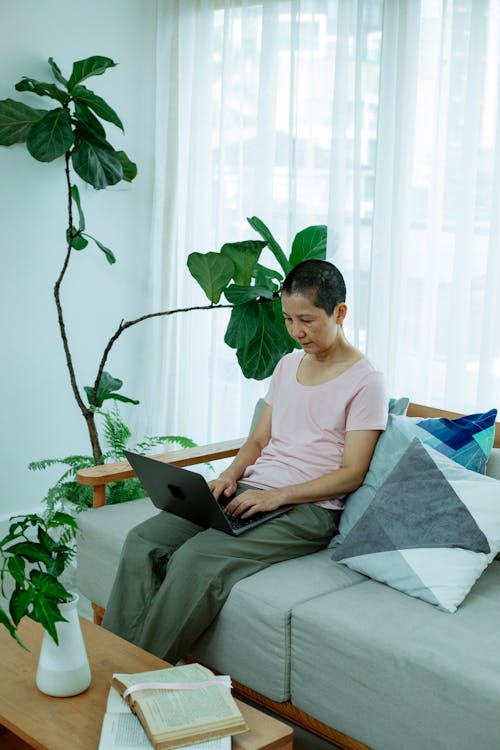 Free Asian woman with short hair working with laptop Stock Photo
