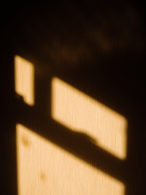Darmowe zdjęcie z galerii z ciemny, cień, okna
