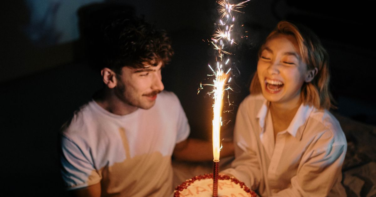 Ilustrasi long text ulang tahun untuk pacar di chat