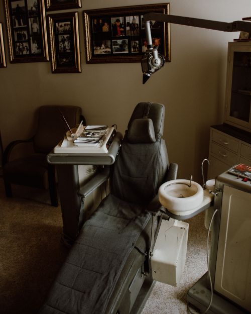 Free A warm and inviting dental chair setup in a cozy office environment. Stock Photo