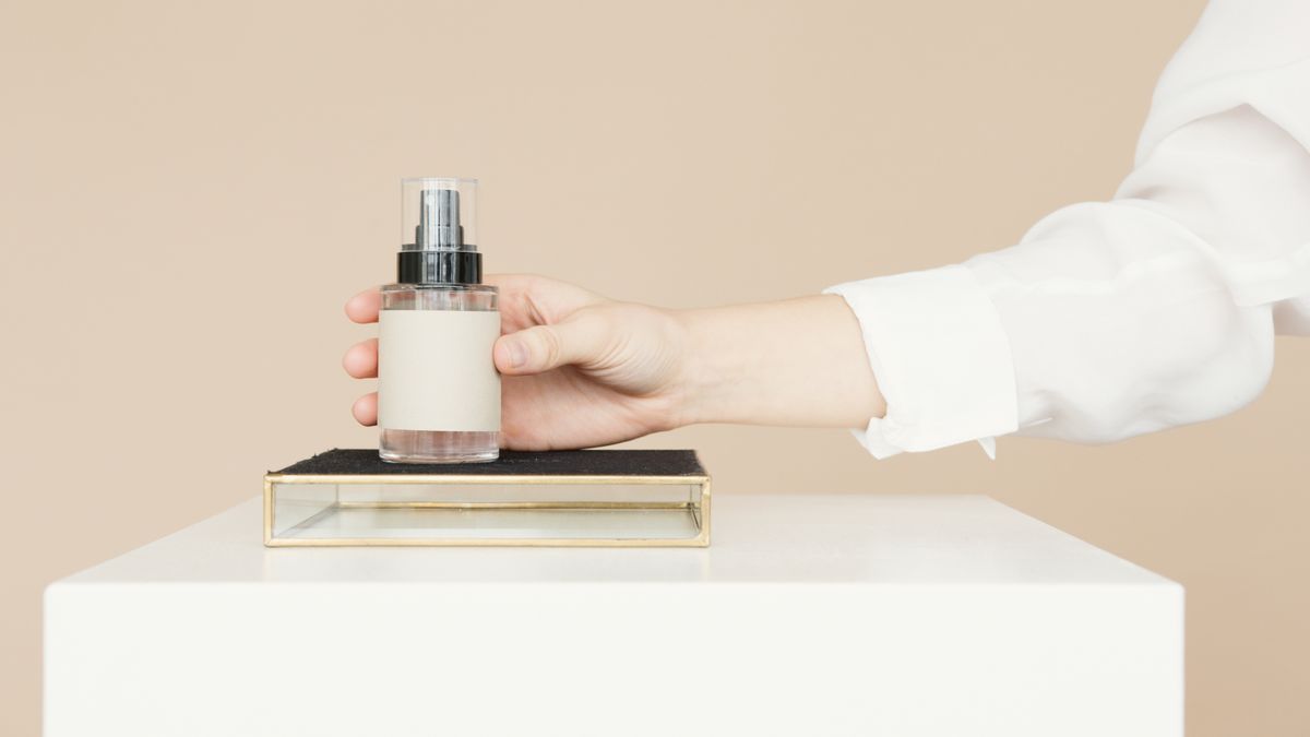 Minimal room mist spray bottle