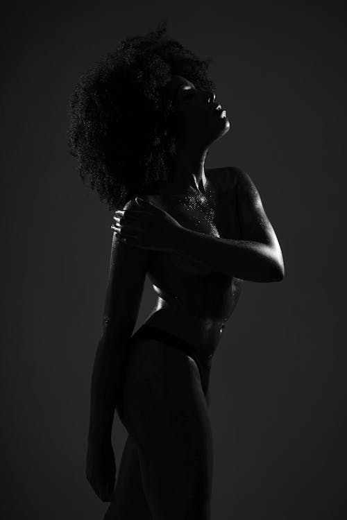 Безкоштовне стокове фото на тему «афро волосся, афро-американська жінка, без сорочки»