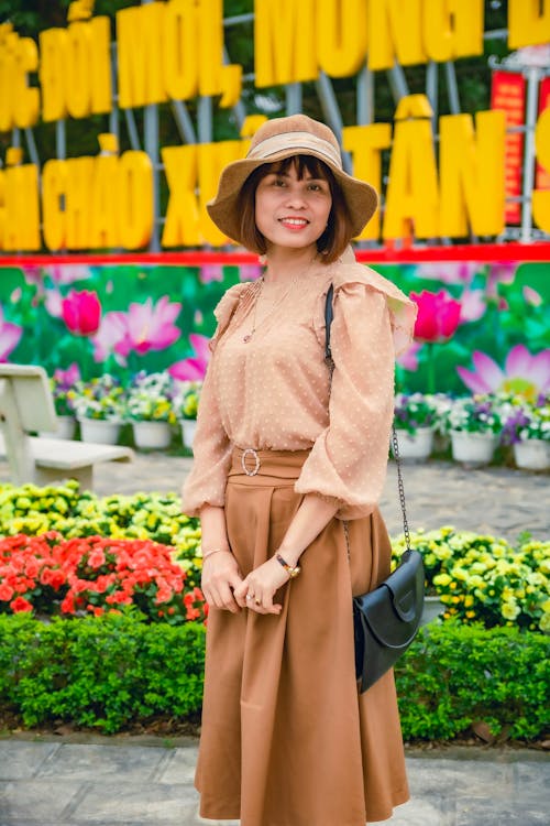 Gratis stockfoto met aantrekkelijk mooi, Aziatische vrouw, bruine hoed