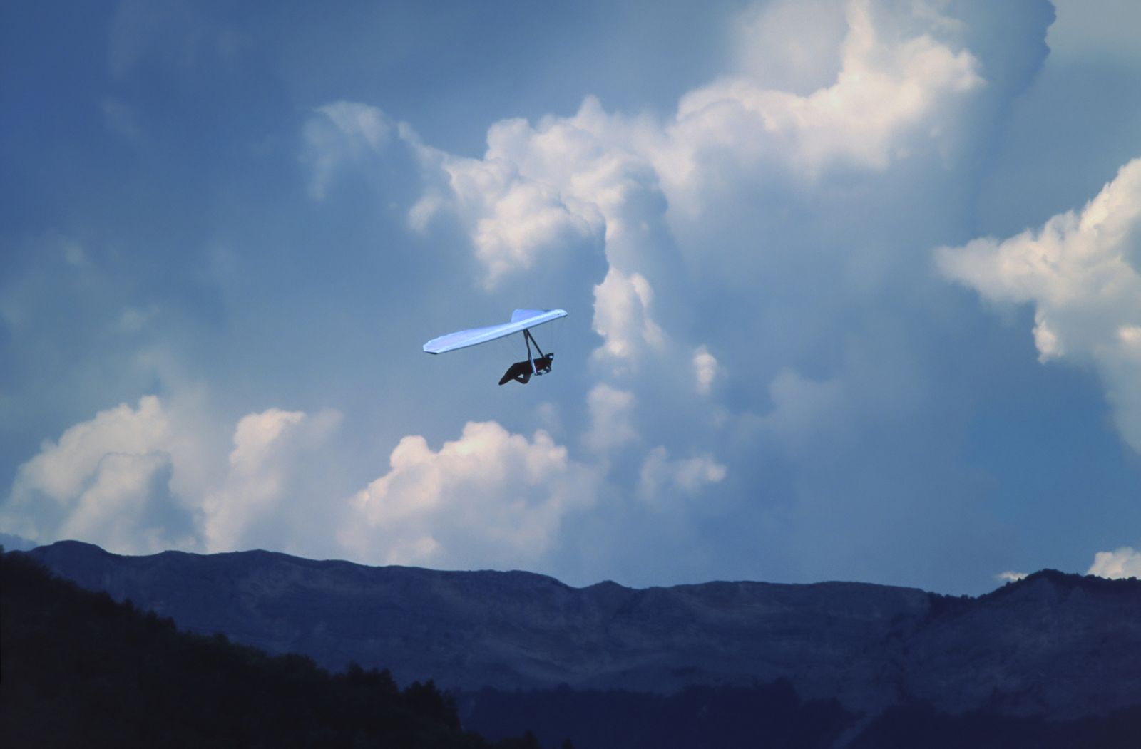 Bitcoin weekend consolidation and crypto market momentum