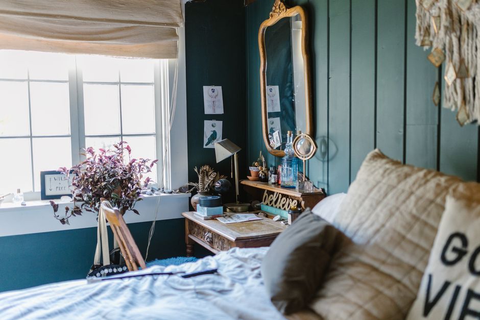 Groene tinten in slaapkamer zorgen voor kalmte. Groene tinten in slaapkamer zorgen voor kalmte.