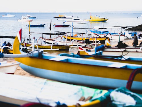 Grupo De Barcos En El Mar