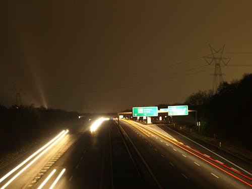 Foto profissional grátis de autobahn, automóveis, branco