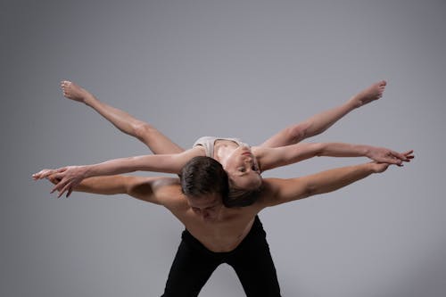 Posición dinámica de baile en pareja