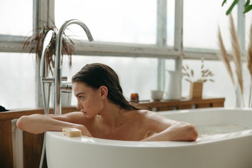Kostenlos Kostenloses Stock Foto zu baden, badewanne, frau Stock-Foto