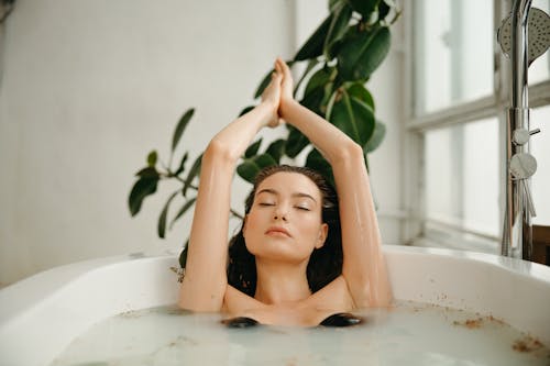 女人, 沐浴仪式, 身体护理 的 免费素材图片