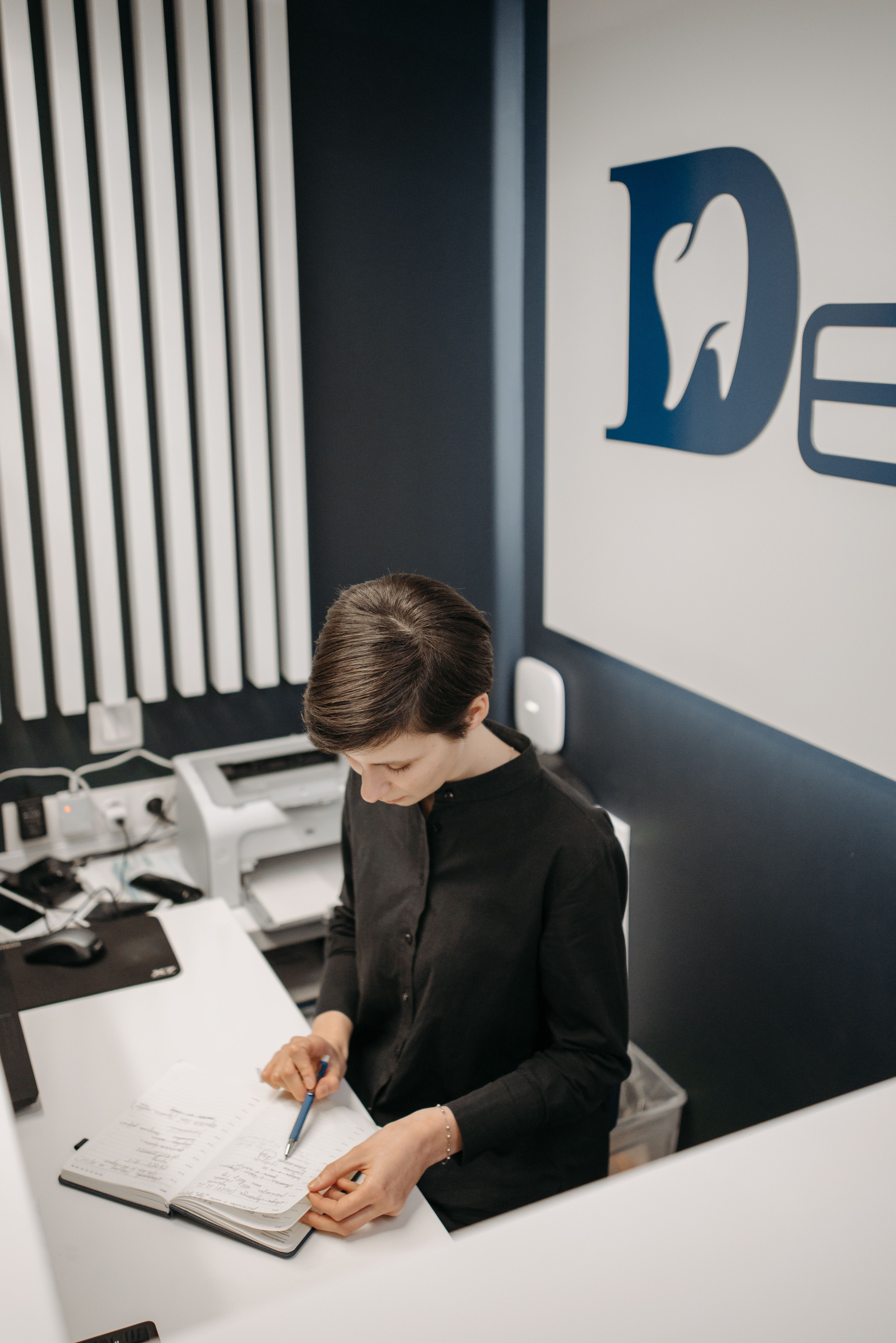 Customer Service Desk Photos, Download The BEST Free Customer Service ...