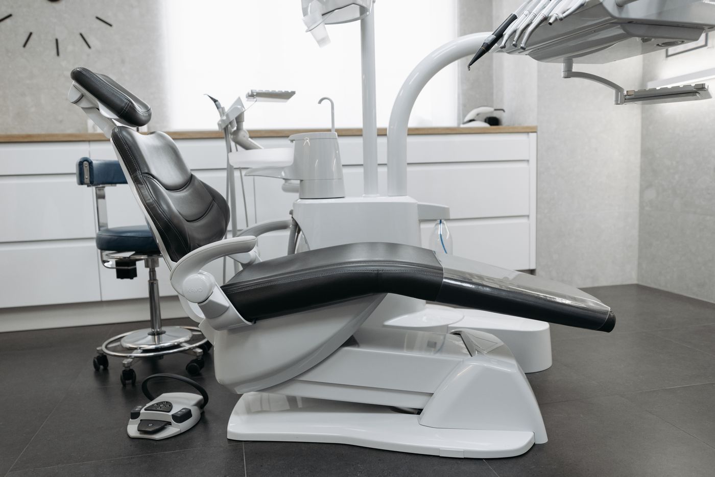 Contemporary treatment chair and equipment in a bright, clean clinical room at KlinikSihat Family Clinic