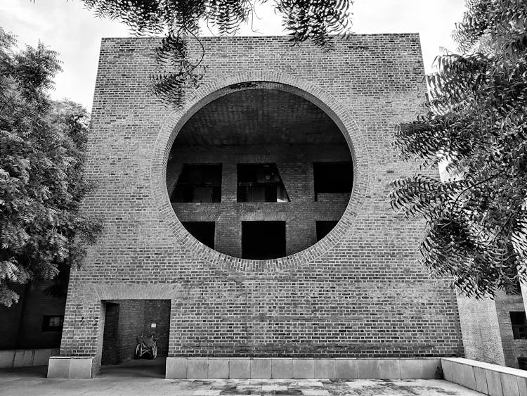 A Grayscale Photo Of The Indian Institute Of Management Campus In Ahmedabad, Gujarat, India