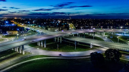 Kostenloses Stock Foto zu abend, architektur, asphalt, autobahn