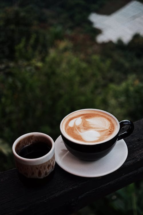Ilmainen kuvapankkikuva tunnisteilla cappuccino, epätarkka tausta, Espresso Kuvapankkikuva