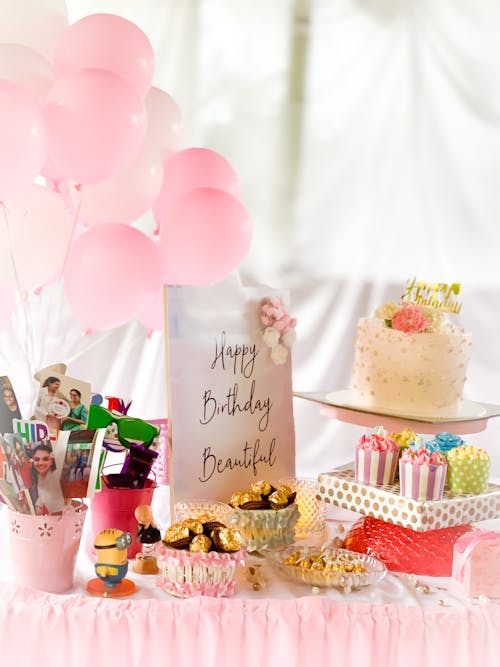 Gratis lagerfoto af balloner, dessertbord, fødselsdagskage
