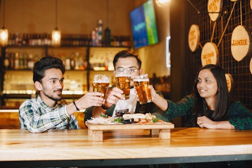 Kostnadsfri bild av alkohol, bar, bord