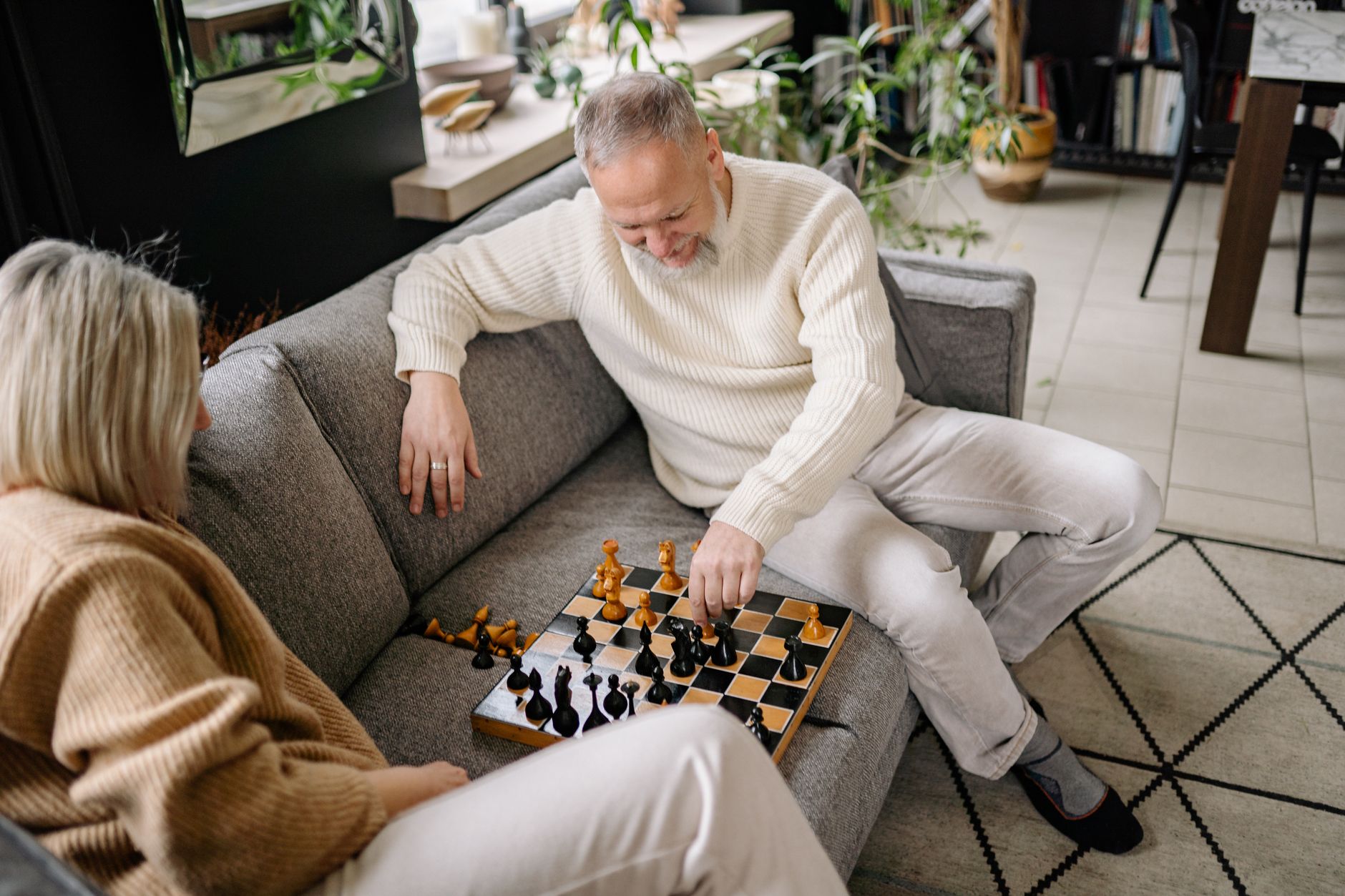 Staying Connected: How Families Can Maintain Strong Relationships After a Parent Moves to Senior Living