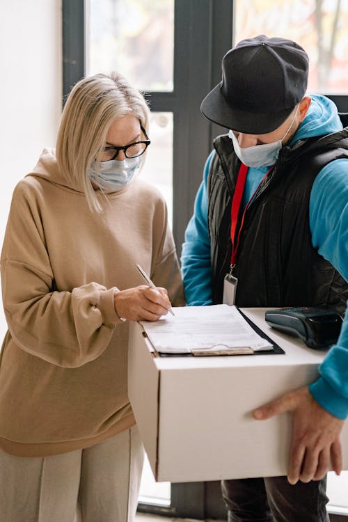 Gratis stockfoto met bestelling, box, gezichtsmasker