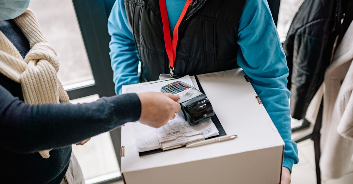 What Should I Do When a Customer's Order Arrives Damaged?