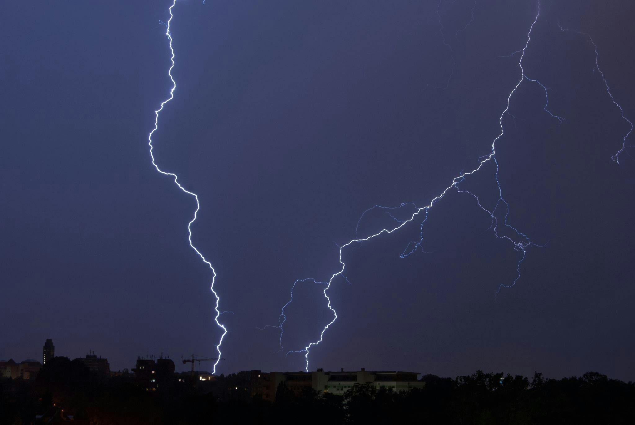 Lightning Bolt Hitting on the Ground · Free Stock Photo