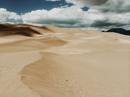 Foto d'estoc gratuïta de calor, desert, núvols