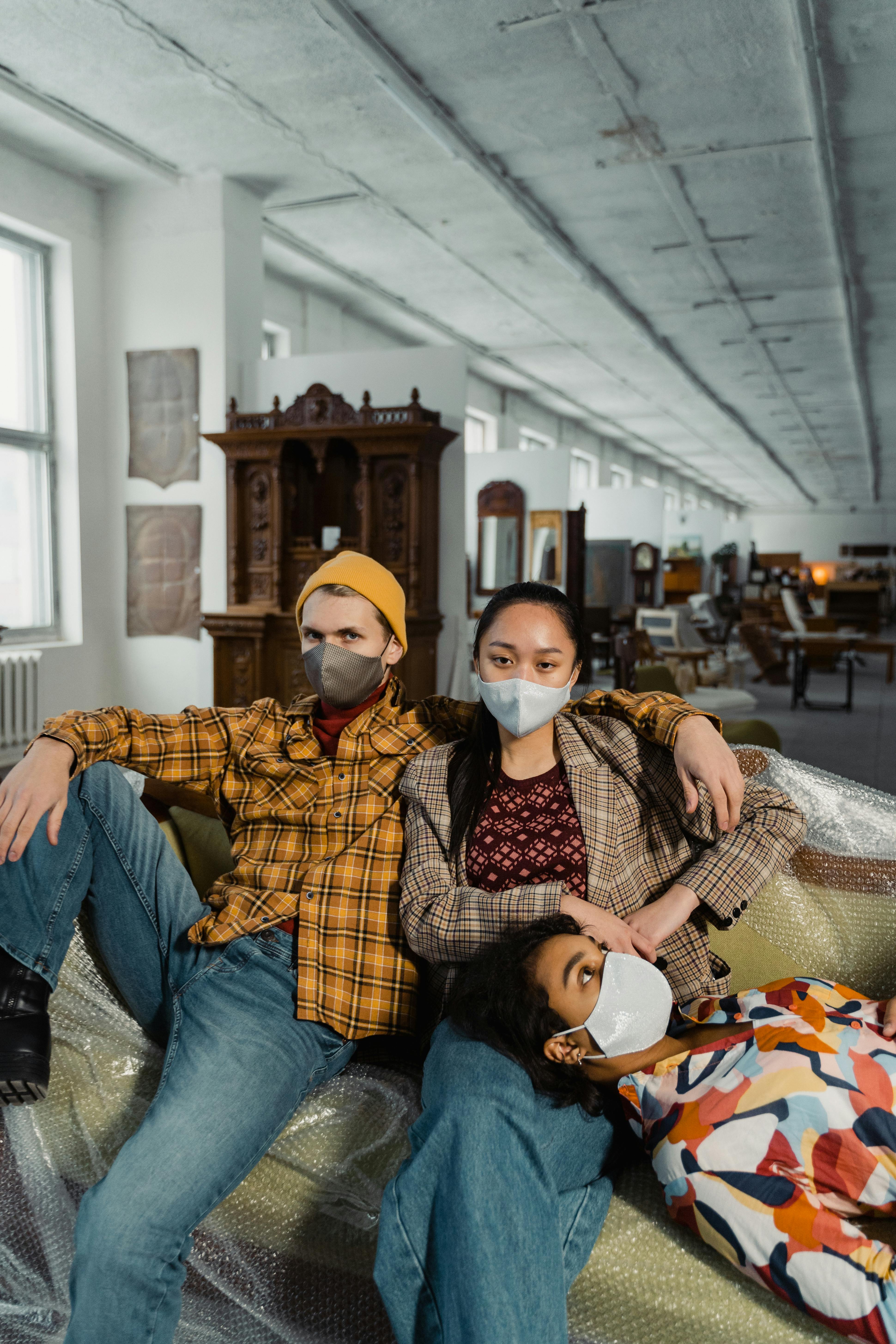 Can you fit a couch in a 10x10 storage unit?