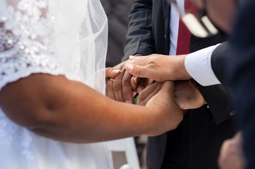 Gratis stockfoto met aanraken, bruid, bruidegom