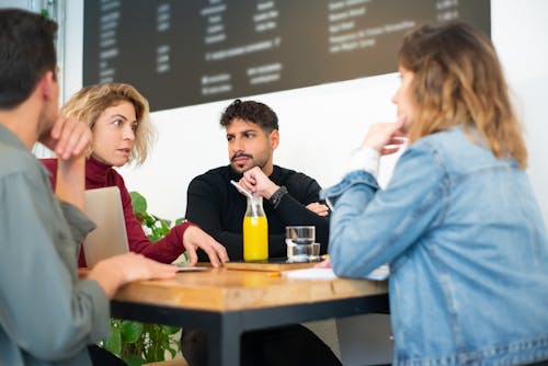 Gratis stockfoto met afspraak, café, conversatie