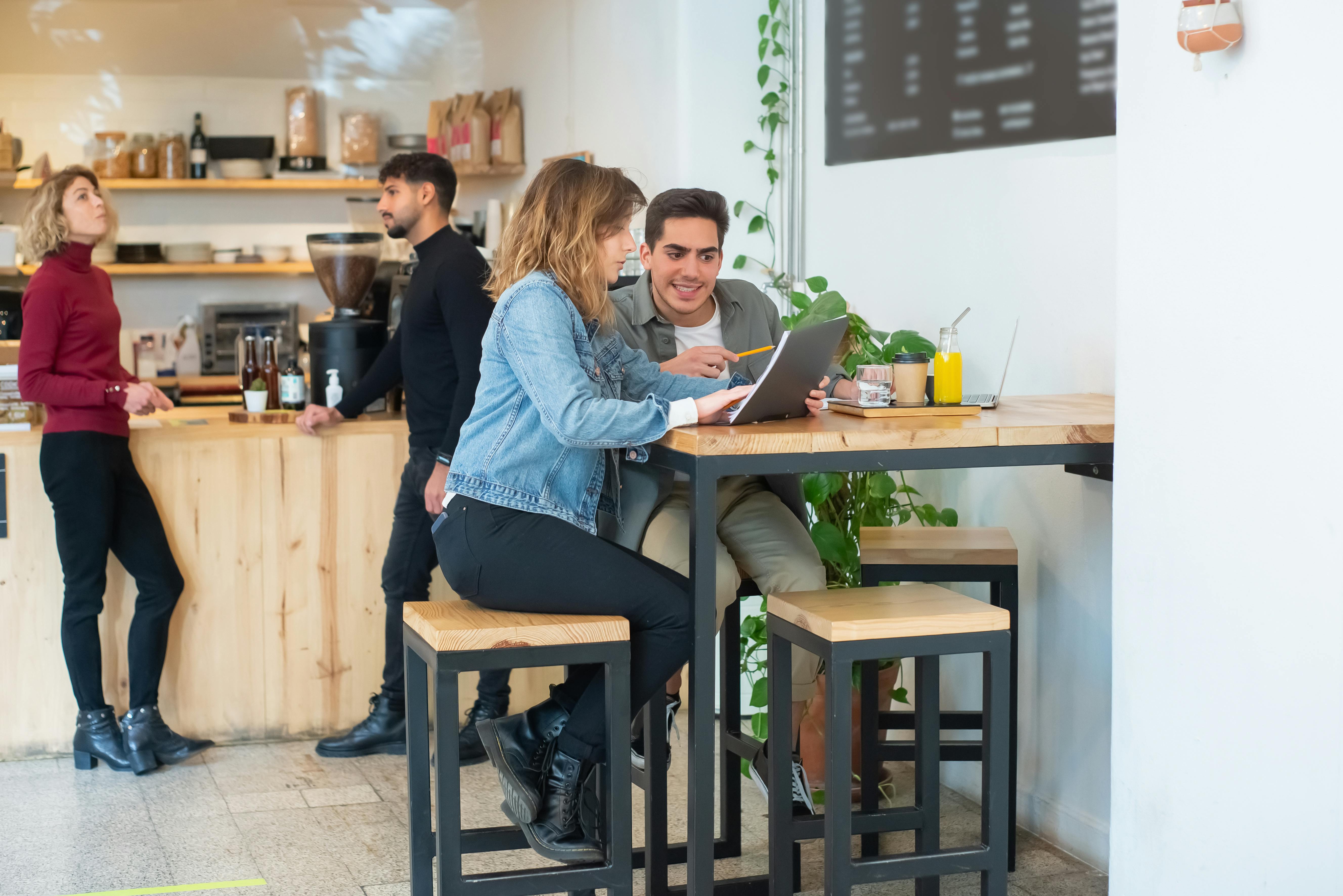 Freelancers: How to Use LinkedIn to Find Jobs and Thrive Online 8 Unlocking LinkedIn Groups: How Freelancers Can Tap Into Niche Communities for Job Leads