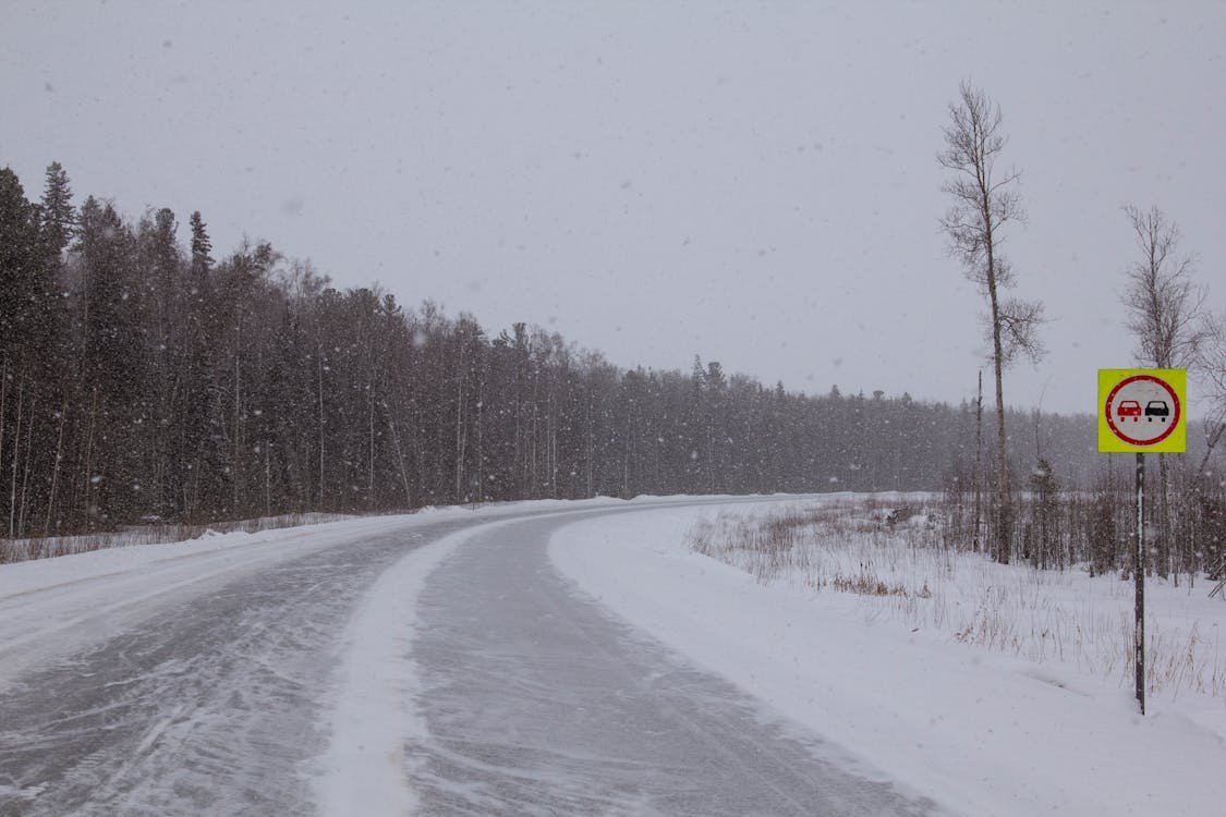Free Road Condition During Snowfall Stock Photo