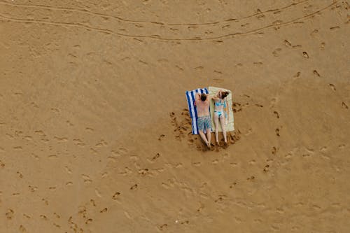 Foto d'estoc gratuïta de esbarjo, estirat, foto des d'un dron