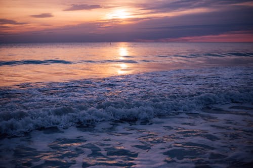 Meereswellen Während Des Sonnenuntergangs