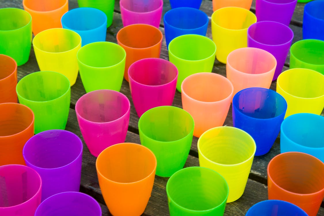 Бесплатное стоковое фото с цвета, чашки, яркие цвета