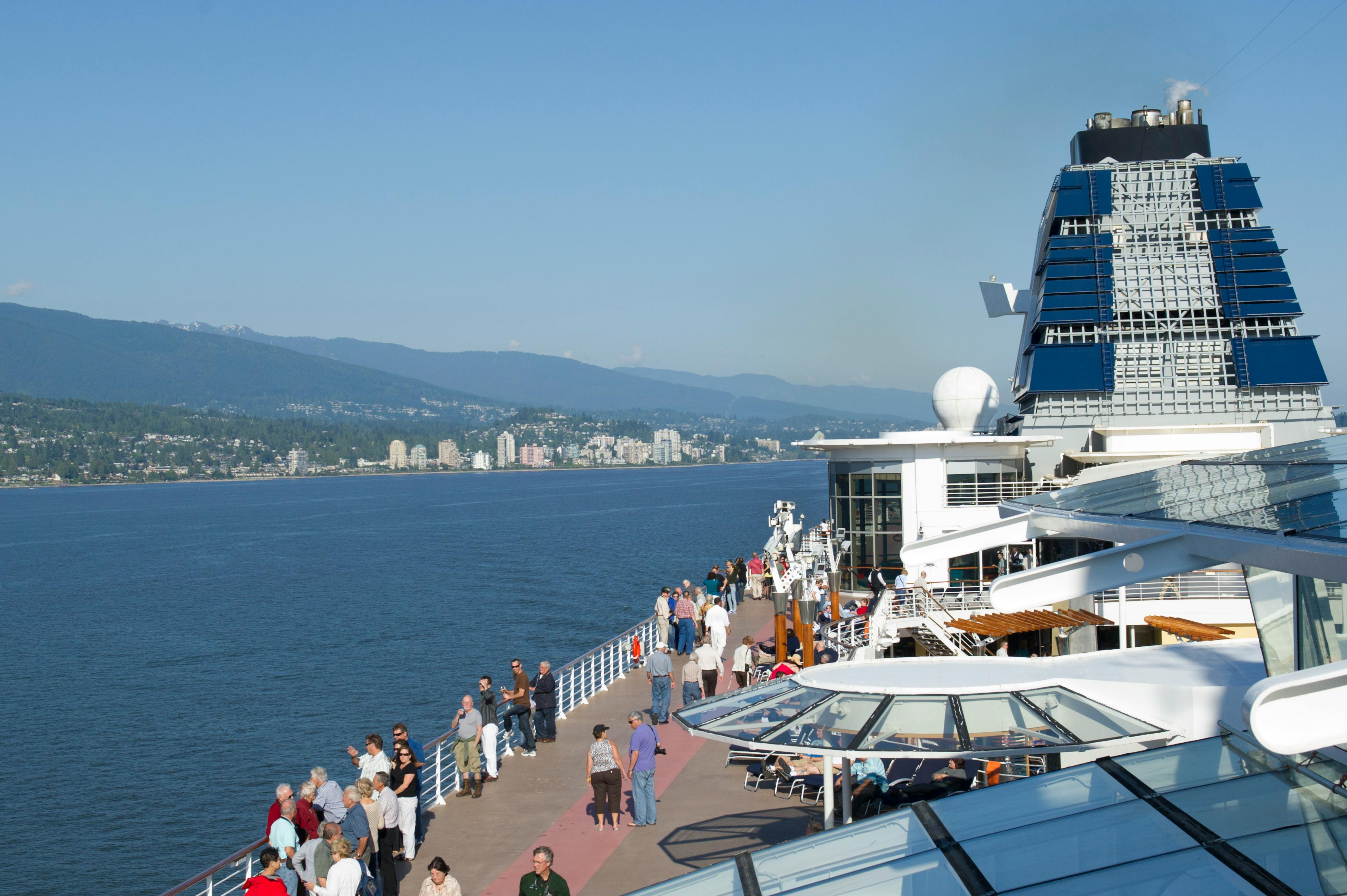 free-stock-photo-of-cruise-passenger-passengers